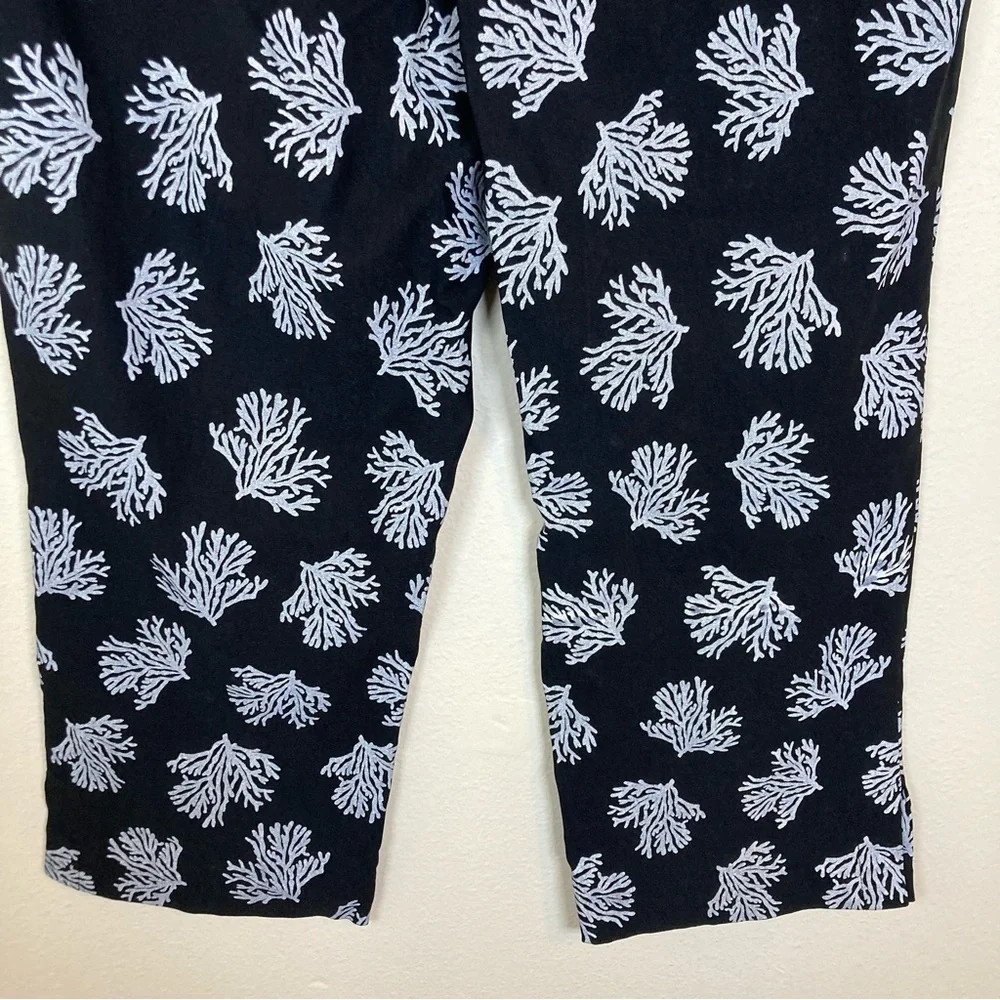 Lulu-B Black White Coral Print Capri Pants Womens Size 6 Stretch Coastal - Picture 7 of 8